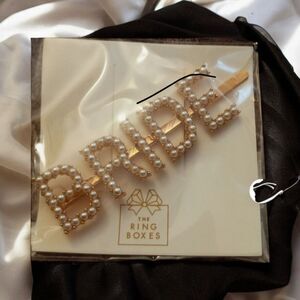 The Ring Boxes Bride Pearl Hair Clip